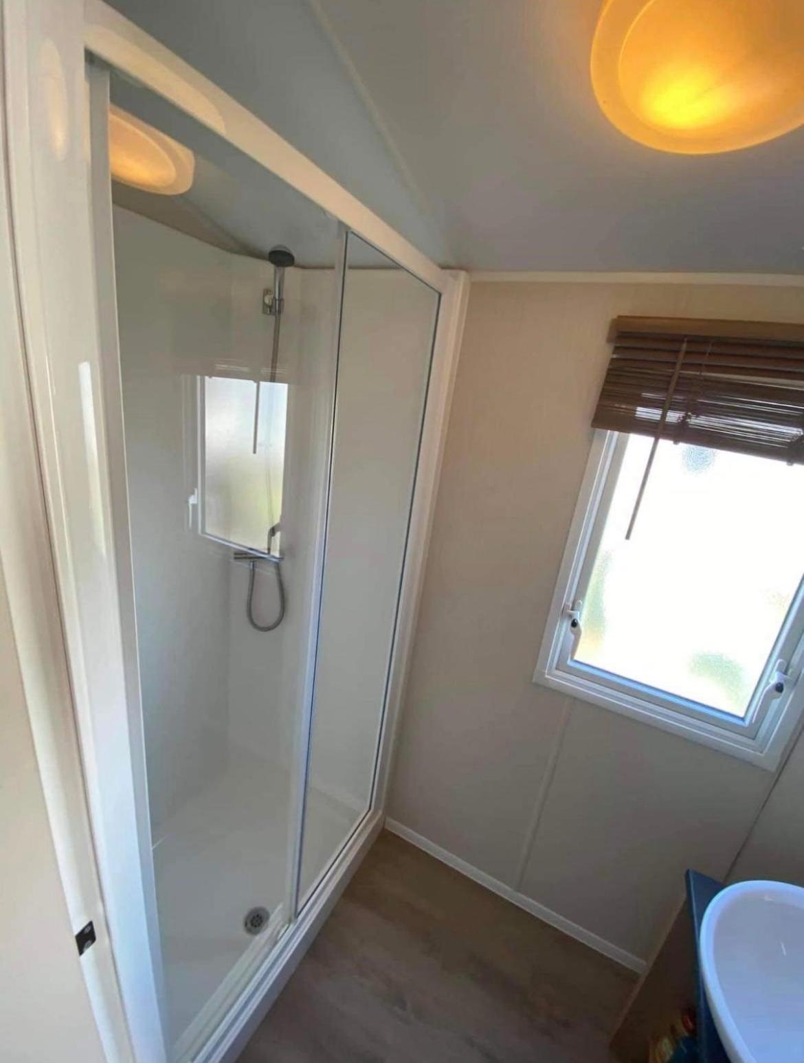 Lottielou'S Hot Tub Breaks At Tattershall Lakes Lincoln Exteriör bild